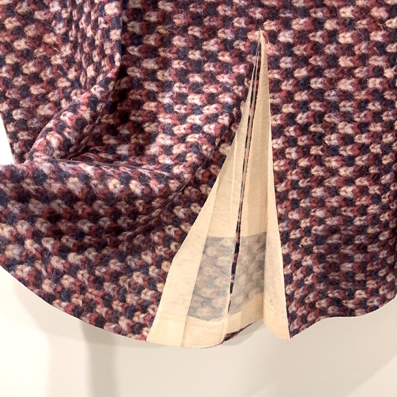 Sweater print top / tshirt with scoop neck. - Picture 3 of 5